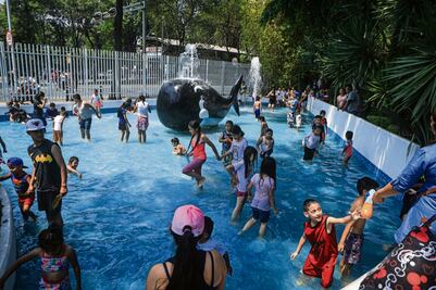 Sábado glorioso: capitalinos se dan un chapuzón en fuentes y balnearios
