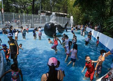 Sábado glorioso: capitalinos se dan un chapuzón en fuentes y balnearios