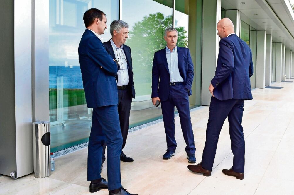 Allegri, Ancelotti, Mourinho y Zidane, durante el Foro de Entrenadores (EFE)