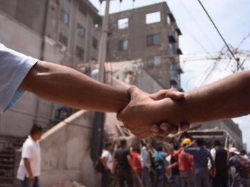 7.1 earthquake shakes Mexico City