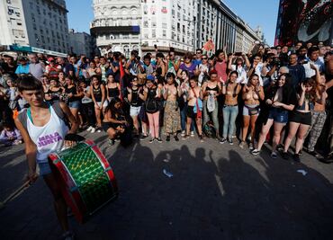 Argentinas protestan topless contra la cosificación de la mujer