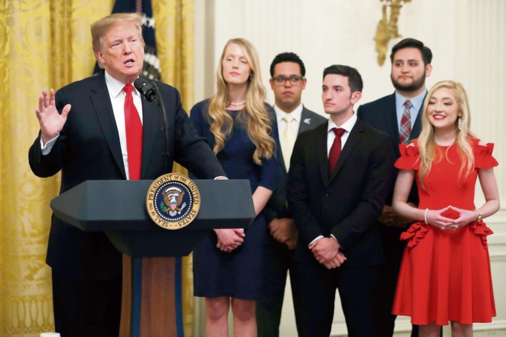 El mandatario Donald Trump, ayer en la Casa Blanca, en Washington. El republicano se reunirá con el premier Benjamin Netanyahu el próximo lunes. Foto: JACQUEL YN MARTIN. AP