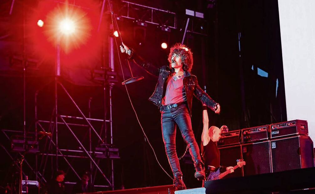 Davey Havok, vocalista de AFI,
cantando “Holy Visions”. Foto: Hugo Salvador / EL UNIVERSAL