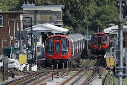 Reportan choque de 2 trenes al norte de Londres