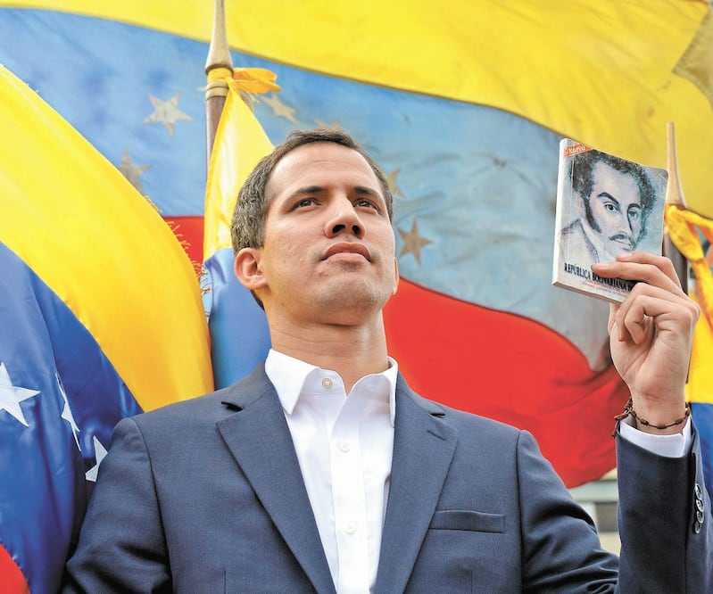 Juan Guaidó se declaró presidente interino del país el 23 de enero de 2019, en una protesta contra Nicolás Maduro, en el aniversario de un levantamiento de 1958 que derrocó la dictadura militar en Caracas. Foto: FEDERICO PARRA. AFP