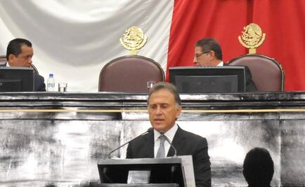 Entre críticas, comparece Yunes Linares ante Congreso de Veracruz