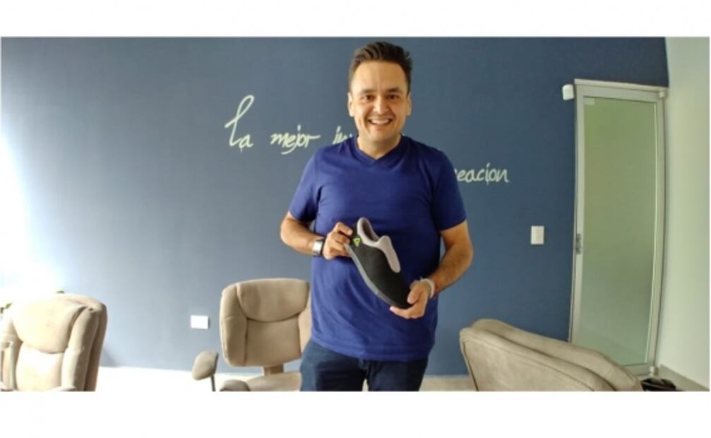 Transforman PET y sargazo en zapatos ecológicos