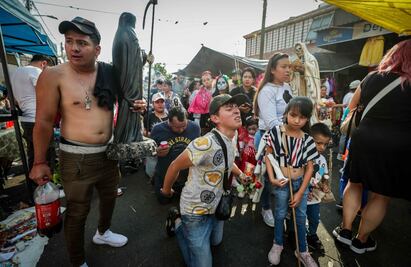 Barrio Bravo se llena de fieles de la Santa Muerte