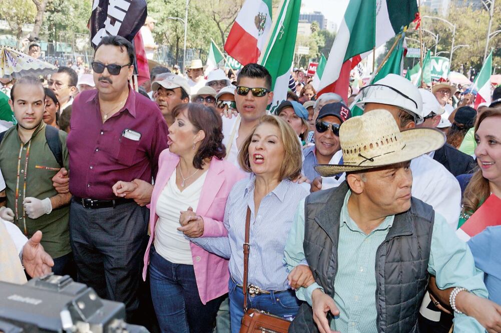 Isabel Miranda de Wallace no fue bien recibida al llegar al Ángel (JOEL MERINO. EL UNIVERSAL)