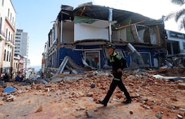 Países ofrecen equipos de rescate y ayuda a Colombia, tras terremoto; van más de 60 muertos