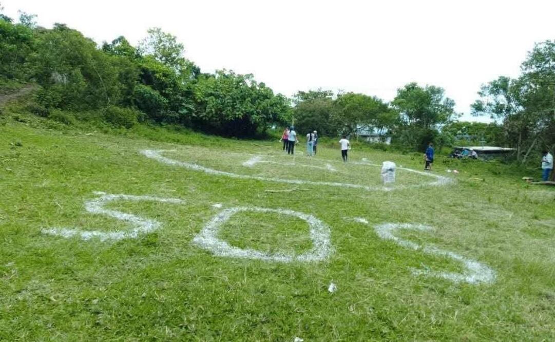 Huehuetla, Hidalgo, pinta un "SOS" tras quedar incomunicada y sin víveres por inundaciones (13/10/2025). Foto: Especial