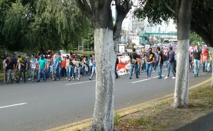 Normalistas bloquean libramiento sur de Morelia