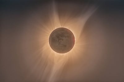 Hacer estas cosas en el eclipse del 14 de octubre podría dejarte ciego: ¿qué métodos de observación son peligrosos?