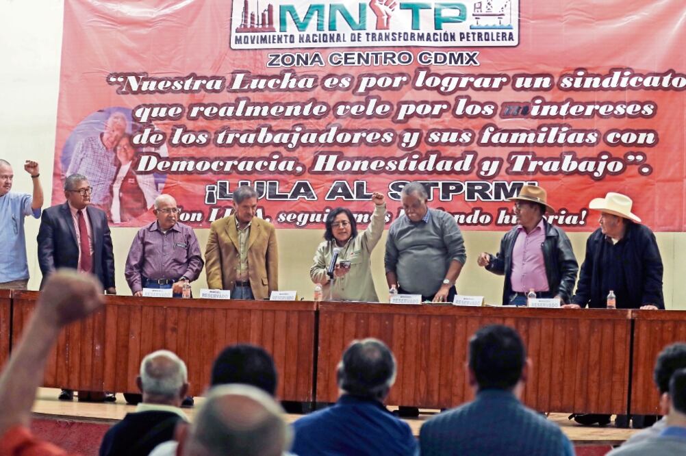 María de Lourdes Díaz Cruz (centro) presentó su propuesta política como candidata para dirigir al sindicato. Foto: IRVIN OLIVARES. EL UNIVERSAL