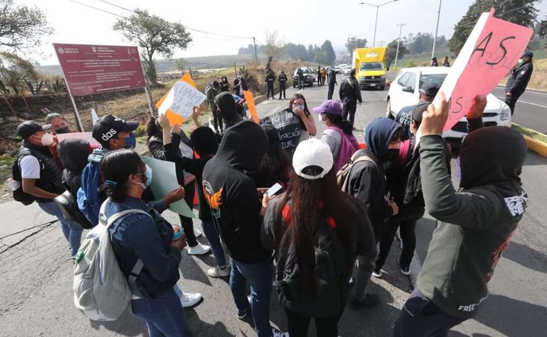Los alumnos acusan represión por parte de la directora Silvia Cristina Manzur Quiroga. Foto: Jorge Alvarado EL UNIVERSAL