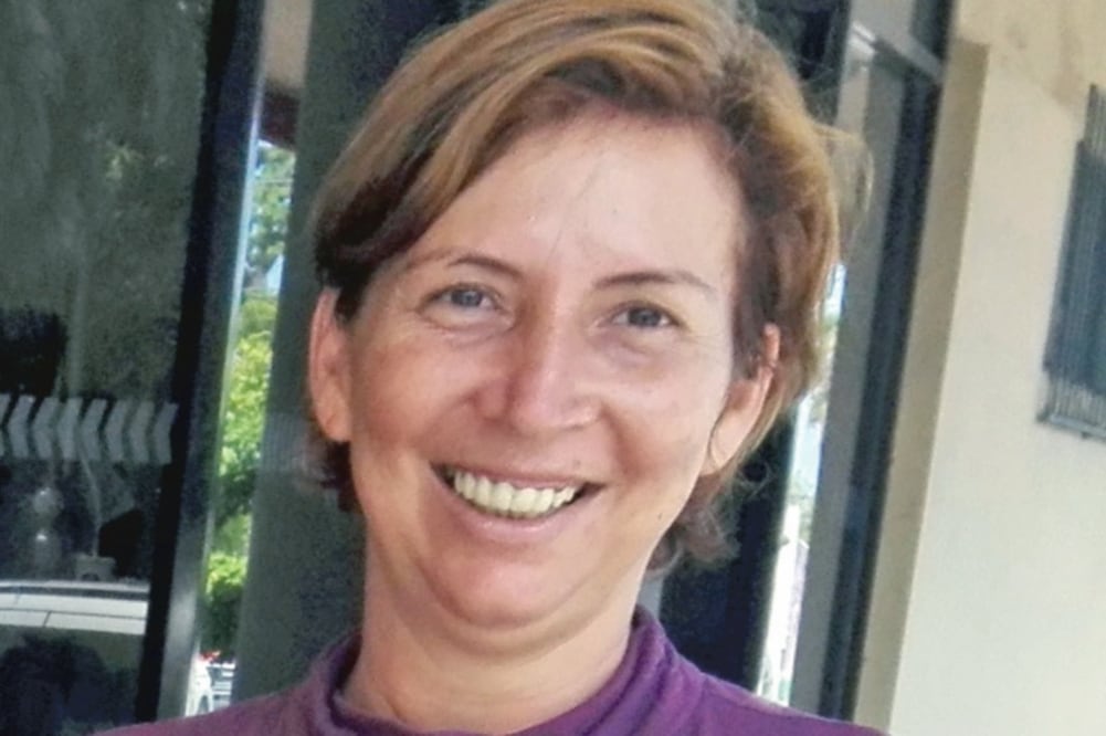 “Debo hacer circo, maroma y teatro para (...) pagar 600 pesos de comida semanales y 3 mil pesos al mes en terapias”: Perla Ávila Velázquez, madre soltera.