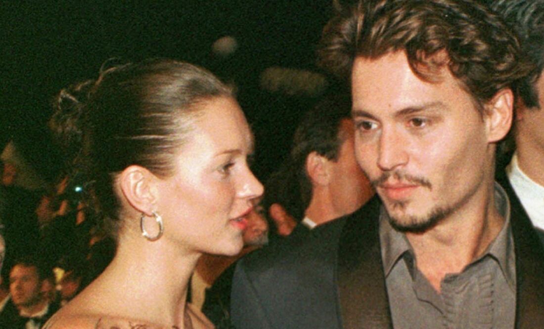 Kate Moss y Johnny Depp en 1998. Foto: AP / Laurent Rebours, archivo