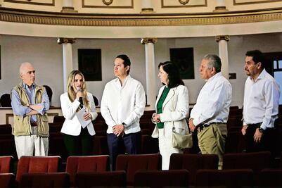 Gobierno federal se compromete a comprar Teatro de la República
