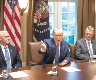 Acusan a Trump de traicionar a la patria