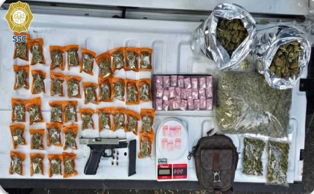 Detienen a una mujer y un menor de edad en Iztapalapa. Foto: Especial.