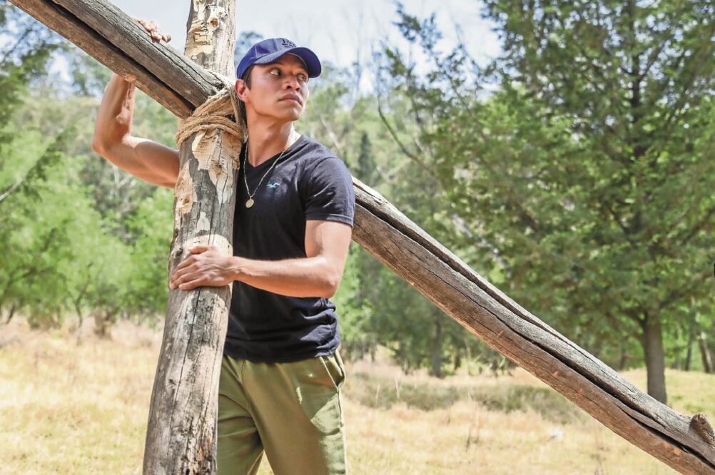 Toño se entrenó con una cruz que pesa 80 kilos, para perder la sensibilidad en el hombro. / FOTOS: DIEGO SIMÓN SÁNCHEZ. EL UNIVERSAL