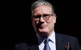 Keir Starmer renuncia como primer ministro del Reino Unido; reconoce pérdida de confianza por parte del Partido Laborista