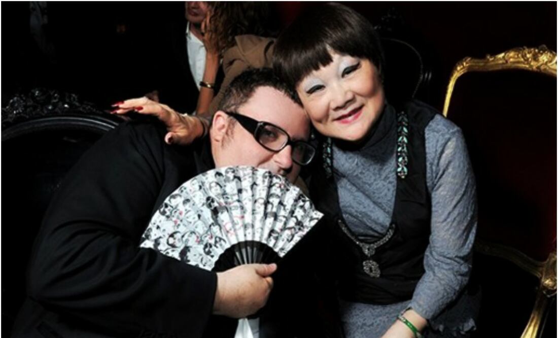 El creativo Alber Elbaz junto a Shaw Lan Wang, accionista de Lanvin