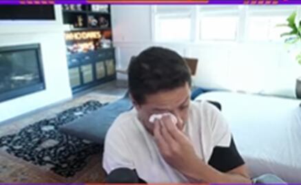 VIDEO: Chicharito llora en vivo tras ser invitado a un torneo de futbol