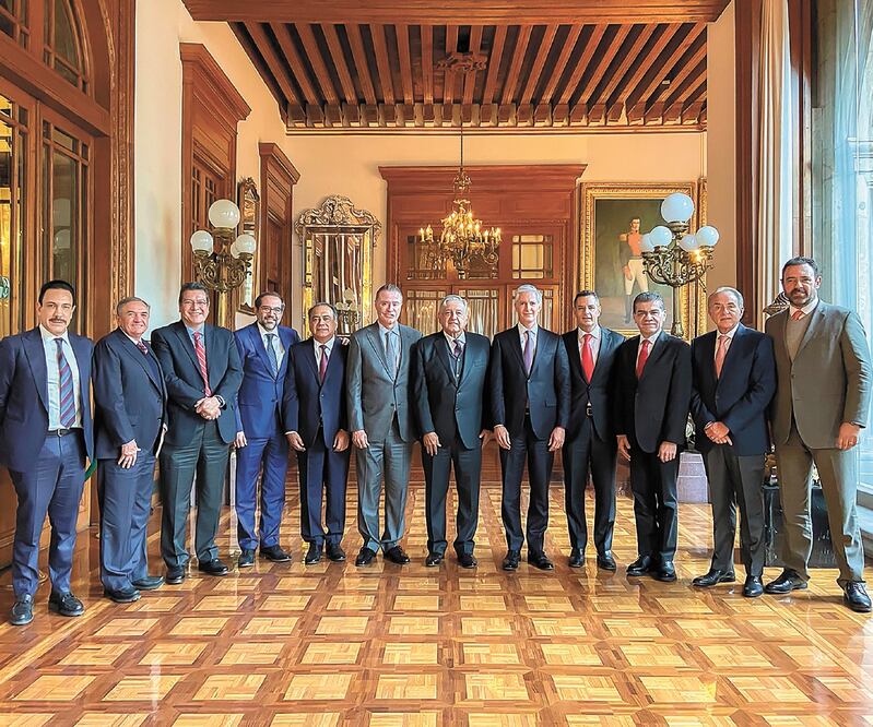 El presidente Andrés Manuel López Obrador se reunió ayer con gobernadores priistas. Foto: ESPECIAL. NOTIMEX