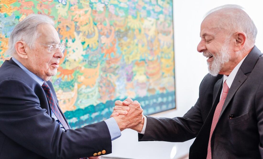 El encuentro tuvo lugar en la residencia de Chomsky, donde el reconocido lingüista continúa recuperándose de una apoplejía sufrida el año pasado. Foto: X @LulaOficial