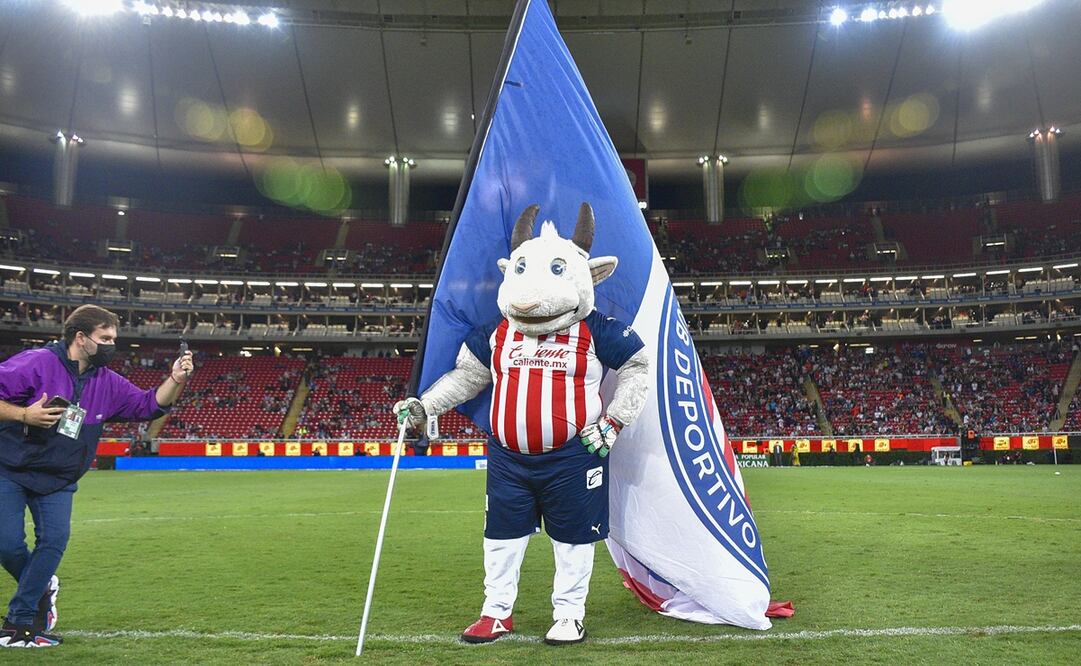 Mascota de las Chivas en el Estadio Akron - FOTO: Imago7