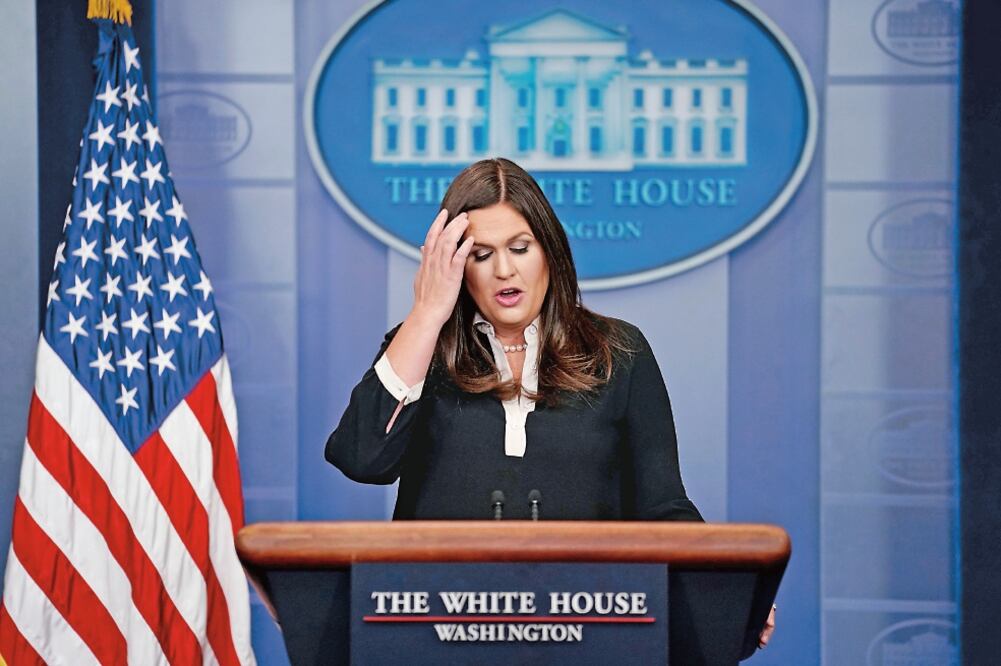 La vocera de la Casa Blanca enfrentó ayer casi una docena de preguntas sobre el tema del pago del muro (JONATHAN ERNST.REUTERS)