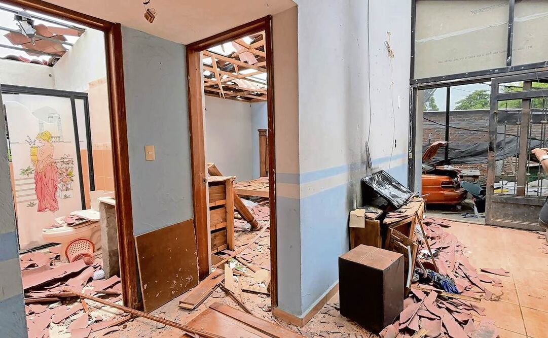 En las comunidades El Mirador y El Guayabo, 70% de la población ha tenido que huir tras perder sus viviendas, las cuales quedaron en medio de la guerra de explosivos lanzados con drones que sostienen los grupos criminales que disputan la zona. Foto: Carlos Arrieta / EL UNIVERSAL