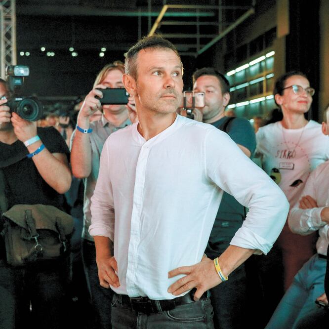 Triunfo. El partido Golos, liderado por Sviatoslav Vakarchuk, podría formar una con el gobernante. OLEG PETRASIUK. EFE