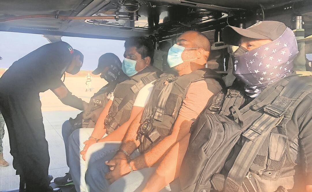 Los dos detenidos fueron trasladados en helicóptero. Foto: Especial.