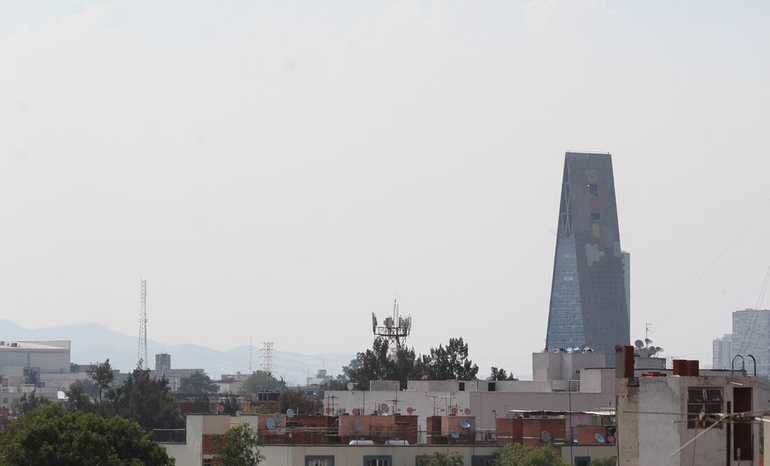 La Comisión Ambiental de la Megalópolis activo la Fase I de contingencia ambiental en la zona metropolitana del Valle de México. Mañana domingo no circularán los vehículos con holograma de verificación 2, holograma de verificación 1 terminación 1,3,5,7 y 9
Holograma de verificación 00, 0 engomado rojo placa 3 y 4
Fotos y video: Francisco Rodríguez