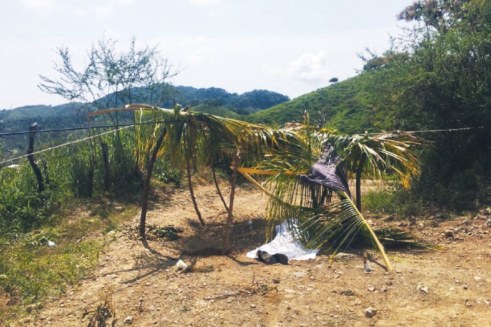 Los dos policías comunitarios fueron ejecutados en la localidad de San Pedro Naranjestil por supuestos sicarios. Este sitio es considerado por los autodefensas como foco rojo, pues han sido víctimas de diversos ataques en este mes (CORTESÍA)