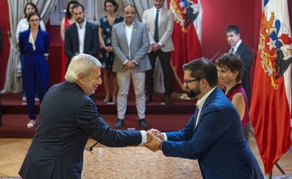 Boric renueva gabinete para "mejorar su gestión" a un año en el poder en Chile