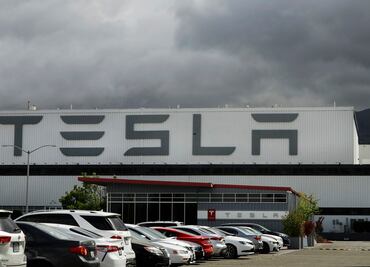 Gobierno de Trump elimina referencia a Tesla en licitación de 400 mdd para autos eléctricos blindados; MSNBC miente, acusa Musk
