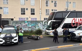 Motociclista muere tras caer debajo de un autobús en Venustiano Carranza; detienen al conductor