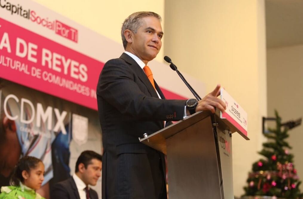 El jefe de Gobierno capitalino, Miguel Ángel Mancera, giró instrucciones al secretario de Movilidad, Héctor Serrano, para que sostenga pláticas con Uber. Foto: @ManceraMiguelMX  