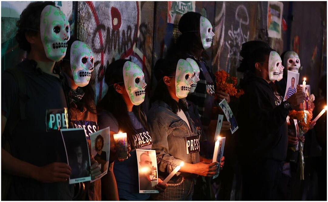 Velada en memoria de los periodistas asesinados en Gaza y México. Foto: Berenice Fregoso / EL UNIVERSAL
