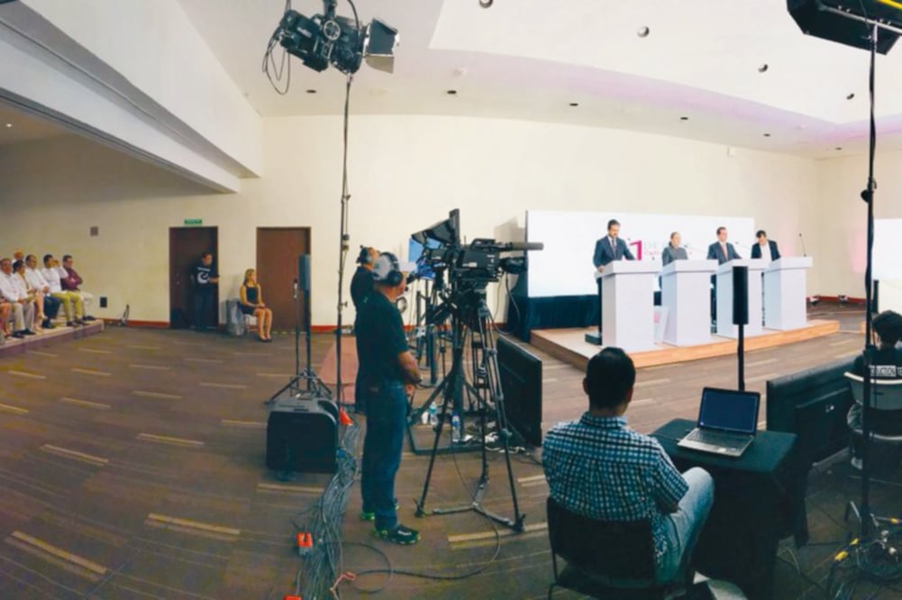 En el primer debate organizado por el OPLE, los cuatro candidatos a la gubernatura de Veracruz se enfrascaron en una guerra de acusaciones. Foto: TOMADA DE TWITTER