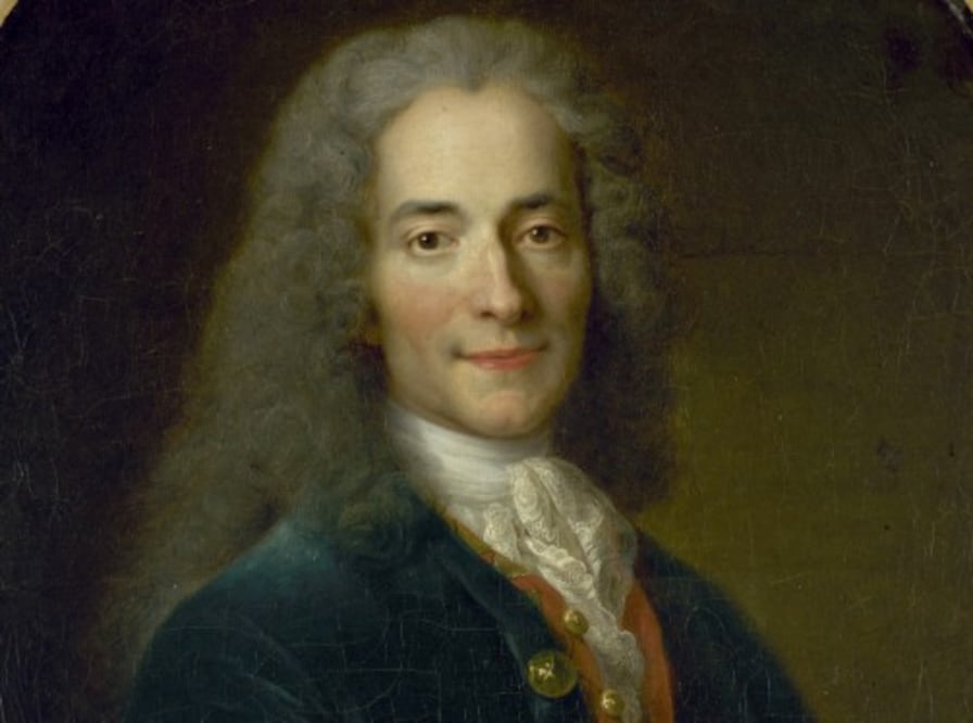 Voltaire fue autor de Cándido (1759), una de sus obras más influyentes. Retrato de juventud, 
de  Largillière. Crédito: Museo Carnavalet / Wikimedia Commons.