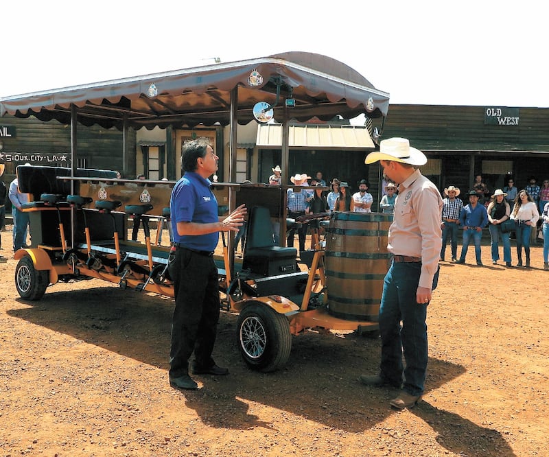Martín Vaca heredó la pasión de su padre y hoy, comenta, puede transformar cualquier vehículo. Foto: DISCOVERY CHANNEL