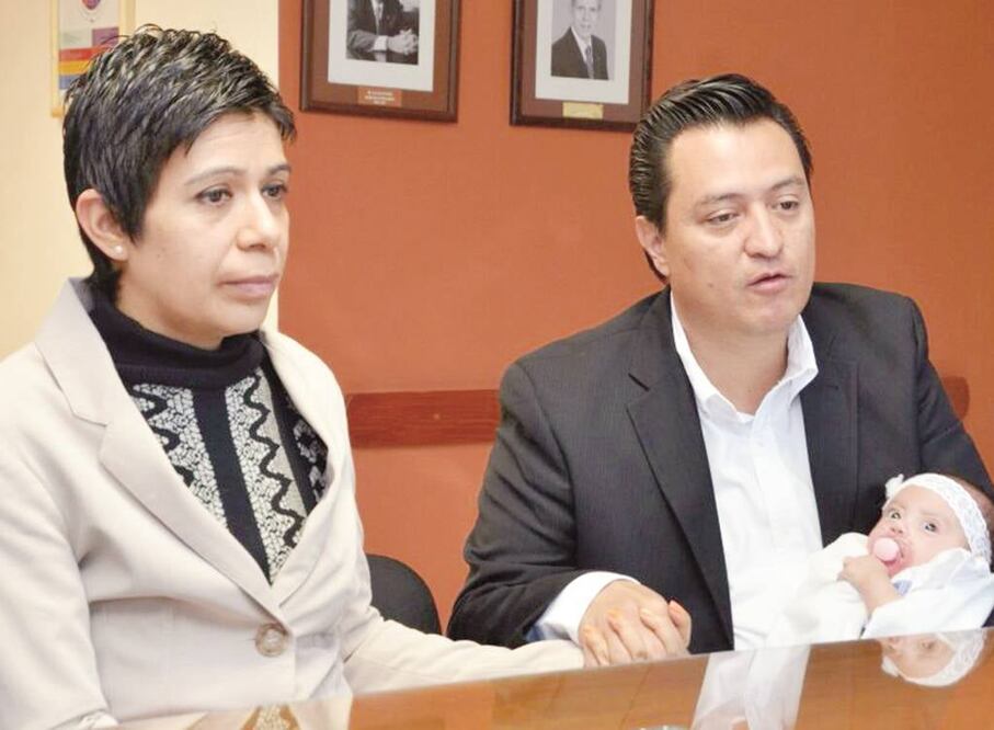 La hija de Lina y Aureliano nació sana a pesar de que durante su gestación su madre fue sometida a quimioterapias y otros tratamientos (CORTESÍA IMSS)