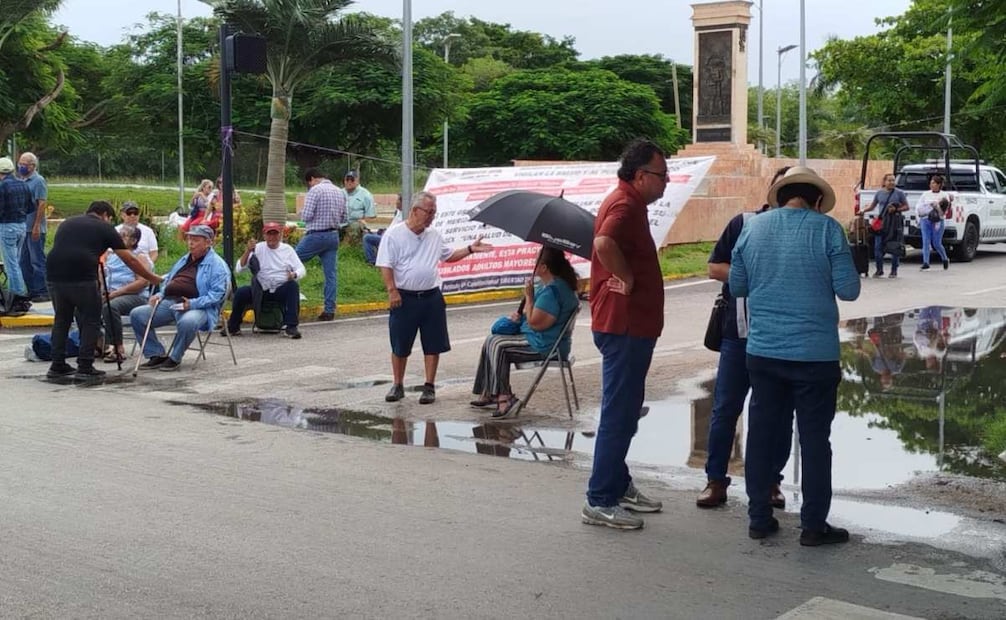Jubilados de Pemex protestan por carencias en materia de salud (07/12/2025). Foto: Especial