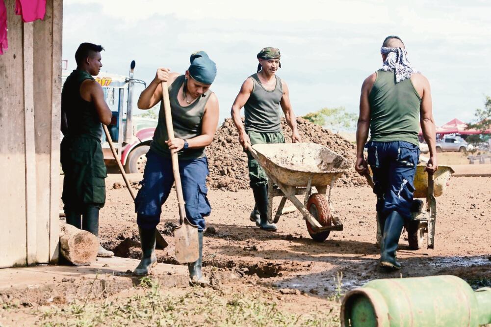 Una vez desmovilizados, los ex guerrilleros se concentrarán en 27 sectores donde serán protegidos por unos 12 mil militares y policías (MAURICIO DUEÑAS CASTAÑEDA. EFE)