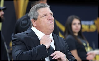 Miguel Herrera regresa de emergencia a Costa Rica y aparece en la Federación de Futbol