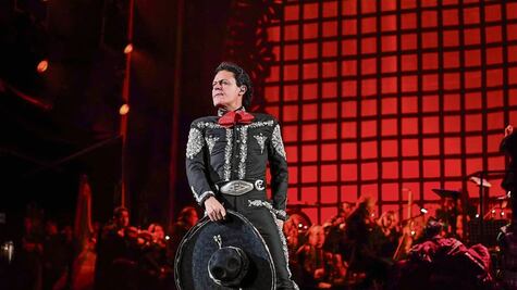 Ofrenda con cine, música y baile